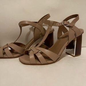 Lola Cruz-Farbe sandal. color-nude Size 39/ heel 3 1/4 in. heel